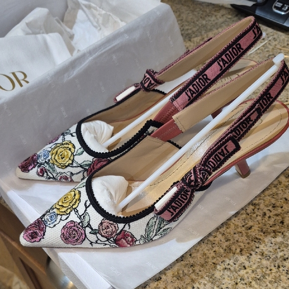 Dior White and Pink Kitten Heel Pumps with Artistic Design - Picture 1 of 5